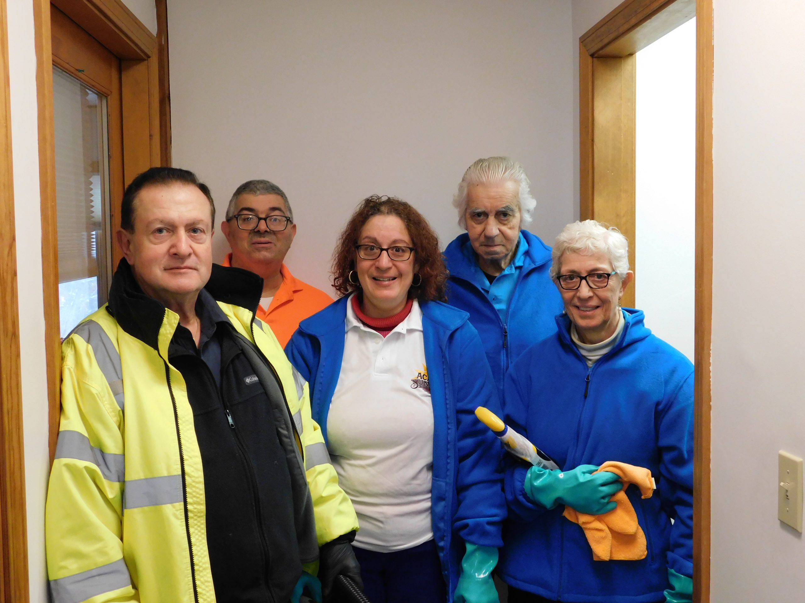 DSCN0047 Friendly cleaning team